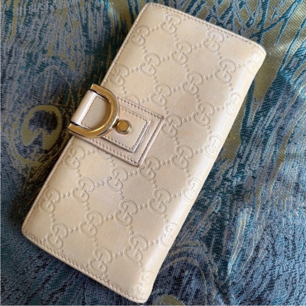 Gucci D Ring Abbey Cream Clutch Monogram Bifold Wallet with Gold Hardware
